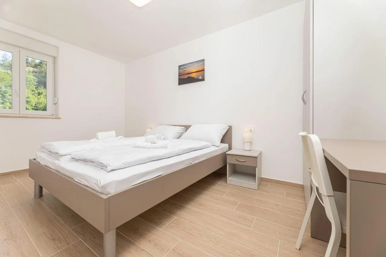 Apartments Sucic 2 Soline