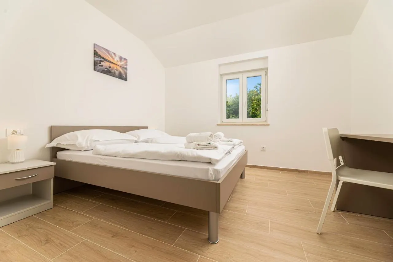 Apartments Sucic 2 Soline  Soline (Krk)